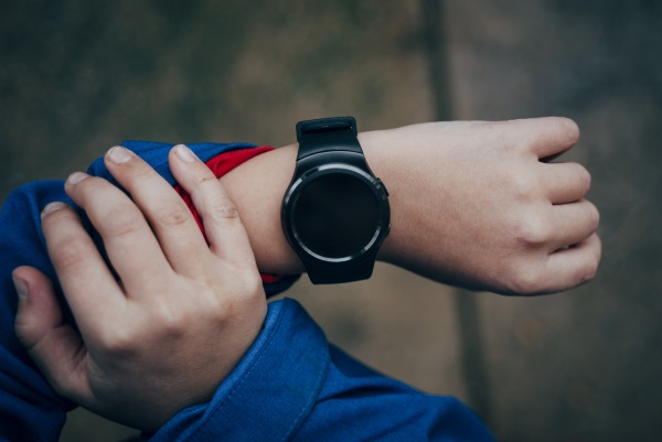 Smartwatch best sale for school